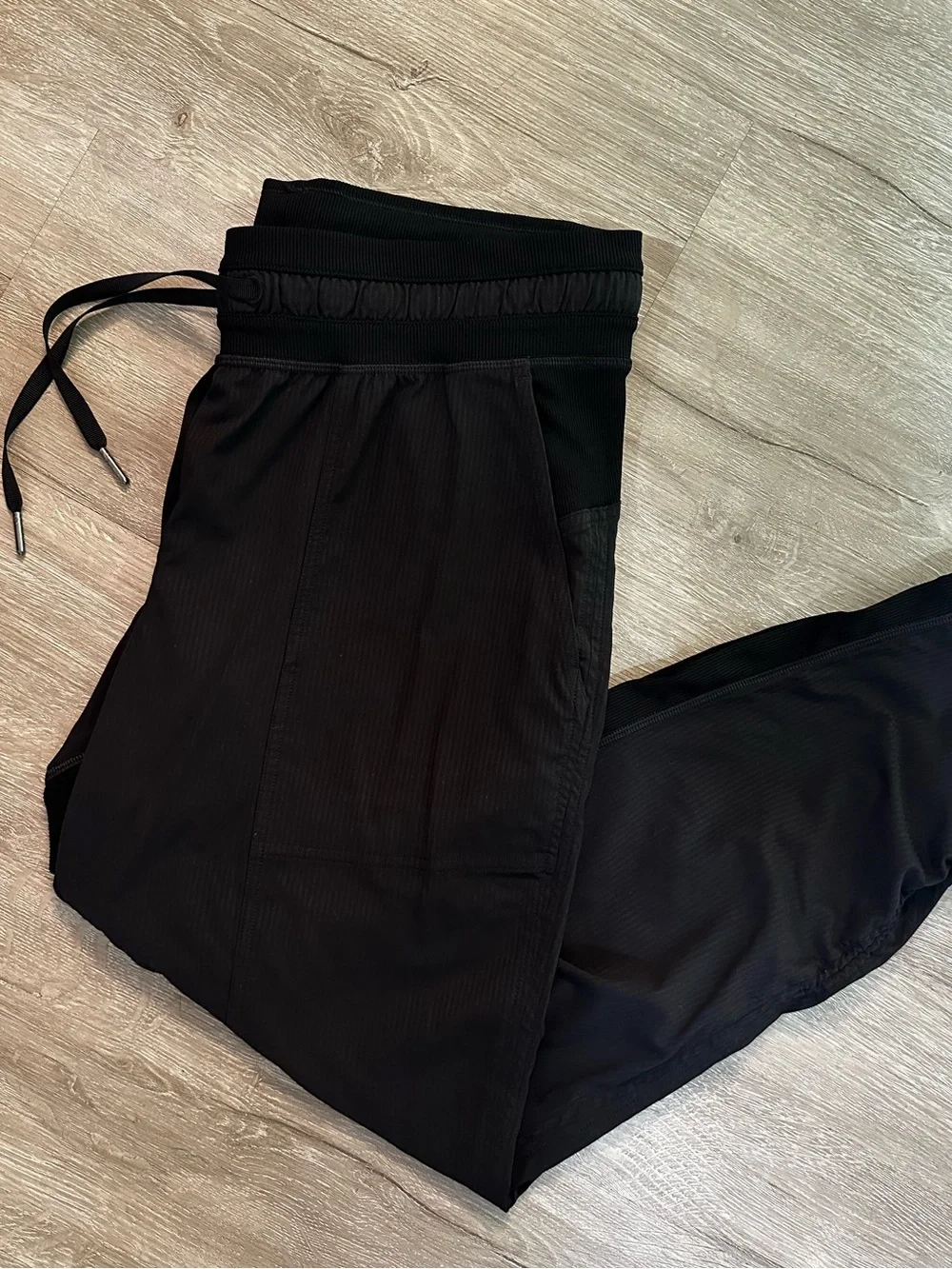 Lululemon Dance Studio Mid-Rise Crop 25